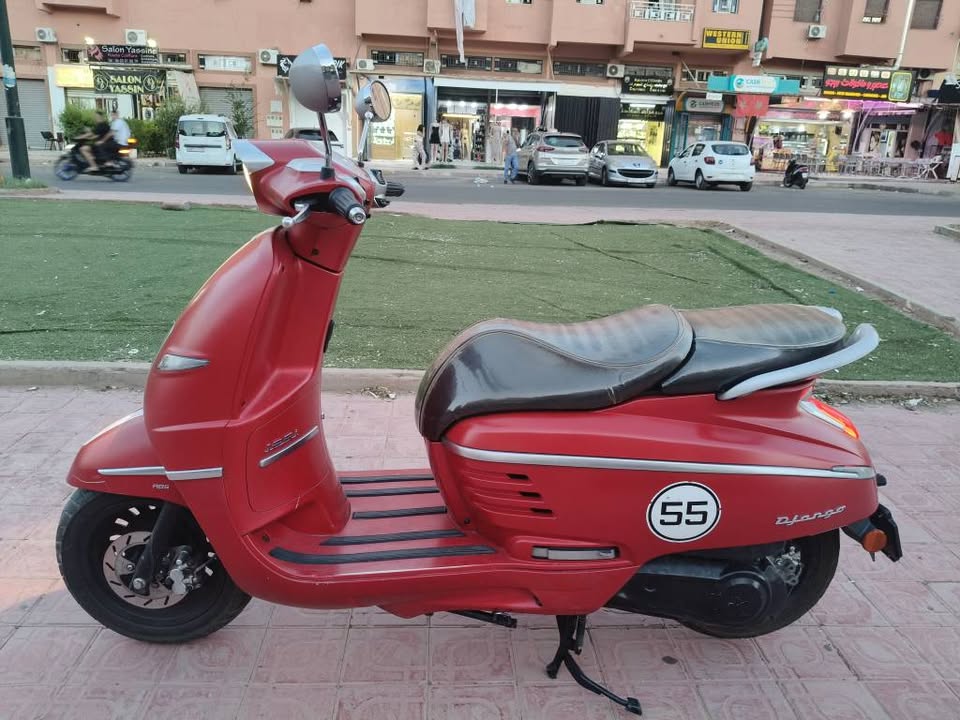 Image de Scooter style italien Peugeot Django